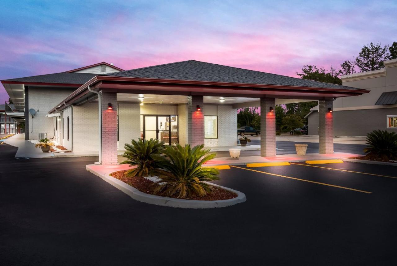 Red Roof Inn & Suites Thomasville Ngoại thất bức ảnh